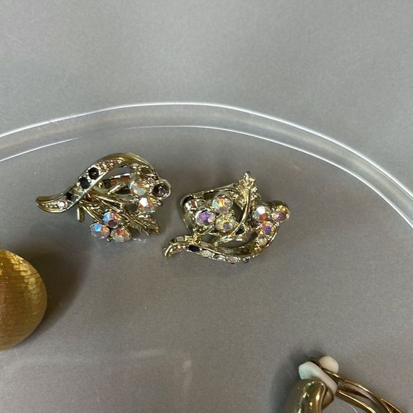 VINTAGE clip on earrings, lot of 5 pair - Picture 2 of 6